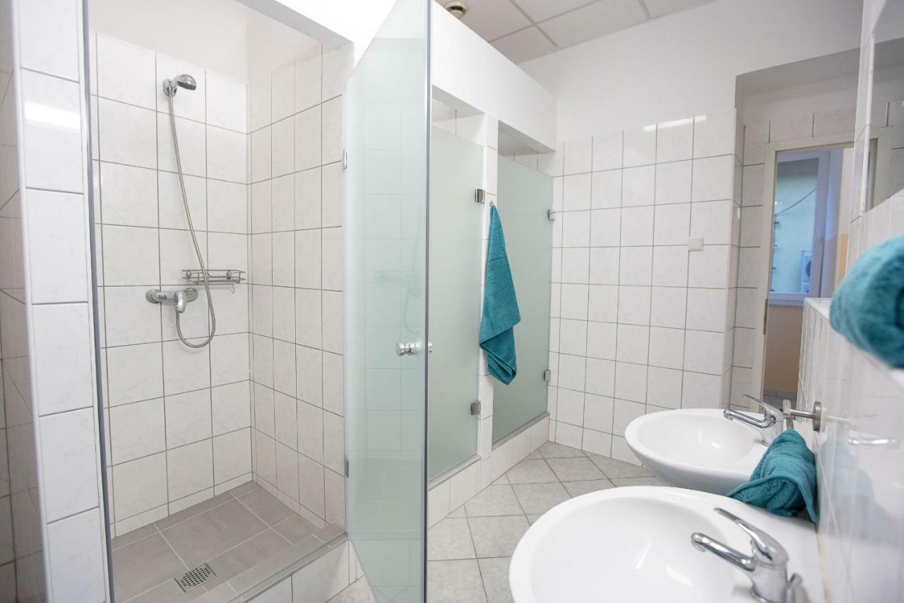 Minidorm Rooms In Heart Of City Center Maribor Exterior photo