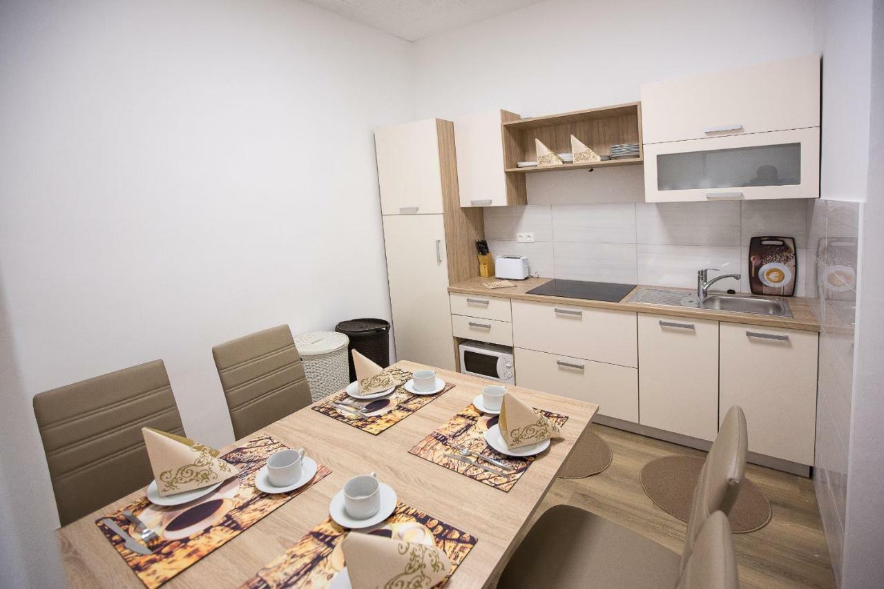Minidorm Rooms In Heart Of City Center Maribor Exterior photo